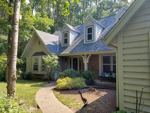 8820 S 15th, Oak Creek, WI 53154