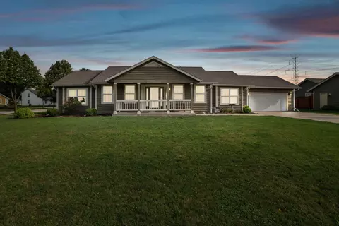 664 W Bucktrout, Saukville, WI 53080
