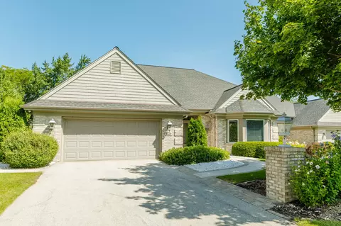 2626 W Lake Park, Mequon, WI 53092