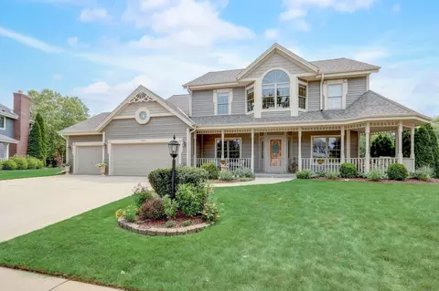 2521 Fox Riv, Waukesha, WI 53189