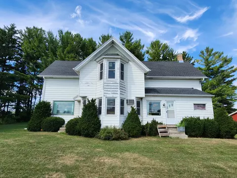 4320 Country Aire, Jackson, WI 53012