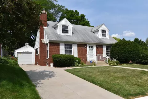 211 N 85th, Wauwatosa, WI 53226