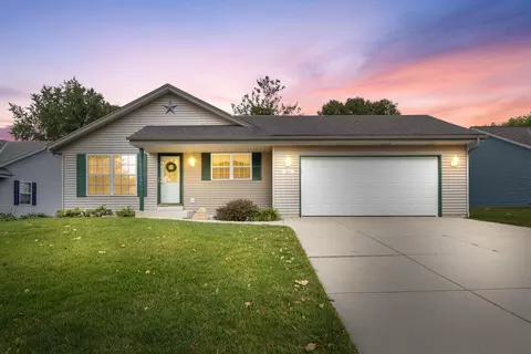 1609 Falcon, Hartford, WI 53027