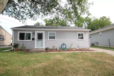 2120 Norton, Waukesha, WI 53188