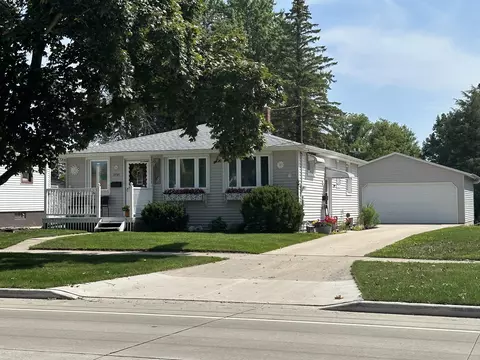 3735 Custer, Manitowoc, WI 54220
