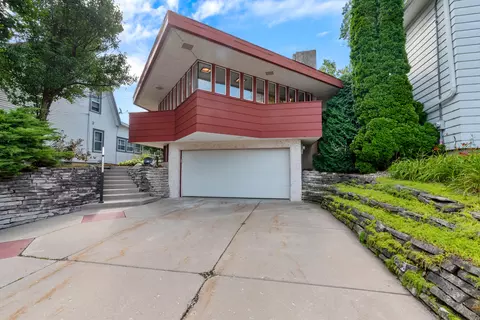 312 Park, Pewaukee, WI 53072