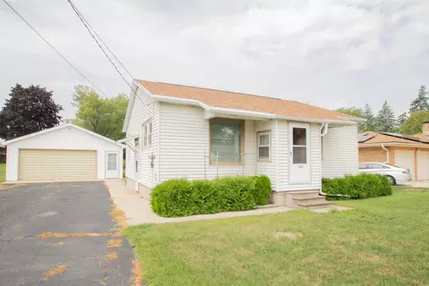 1608 River, Watertown, WI 53094