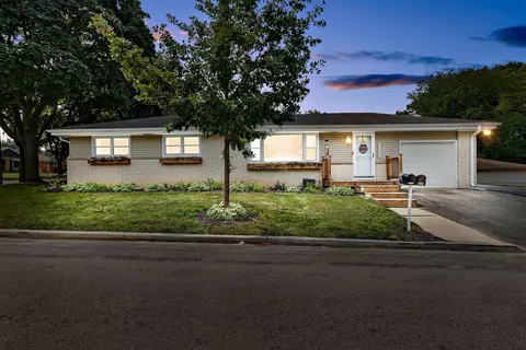 9609 W Hope, Wauwatosa, WI 53222