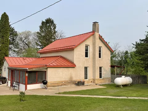 5826 County 21, Hokah, MN 55947