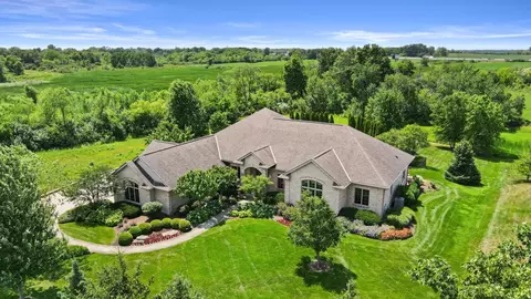 6020 Stefanie, Caledonia, WI 53108
