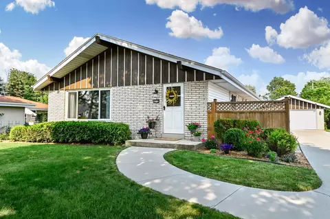 4270 S 94th, Greenfield, WI 53228