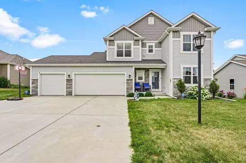 1064 Spruce, Oconomowoc, WI 53066