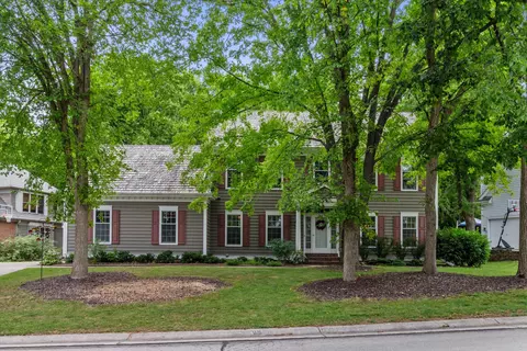 w131n8056 Country Clb, Menomonee Falls, WI 53051