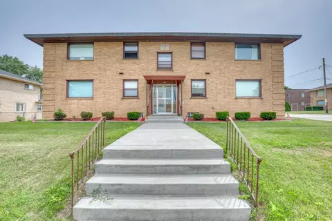 2204 S 99th, West Allis, WI 53227