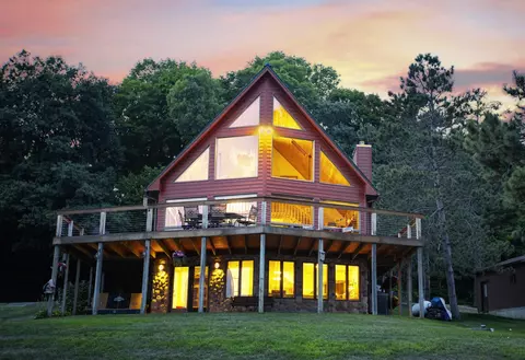 s894 West Redstone Drive, La Valle, WI 53941