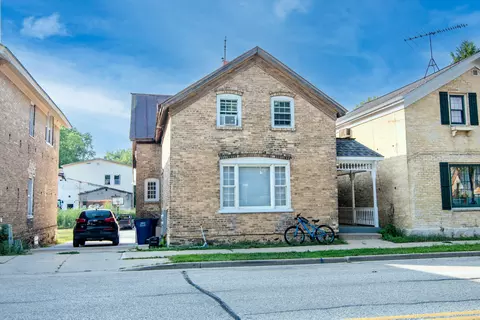 307 Kettle Moraine #305, Slinger, WI 53086