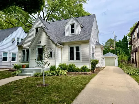 2992 N 70th, Milwaukee, WI 53210