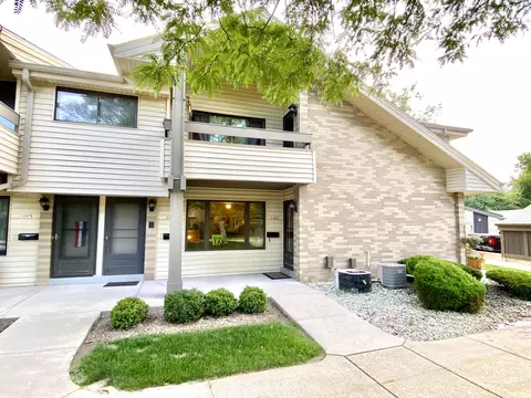 1683 S Carriage, New Berlin, WI 53151