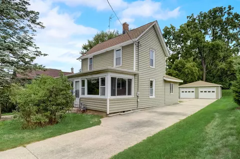 522 E Frst, Oconomowoc, WI 53066