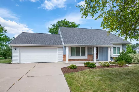 3944 W Amberidge, Franklin, WI 53132
