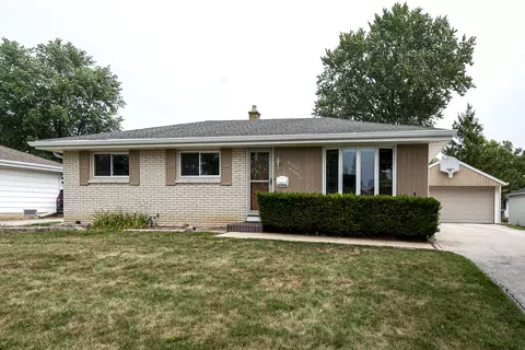 w180n8946 Leona, Menomonee Falls, WI 53051