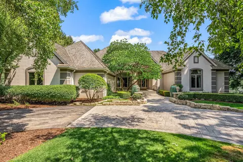 820 Back Bay, Delafield, WI 53018