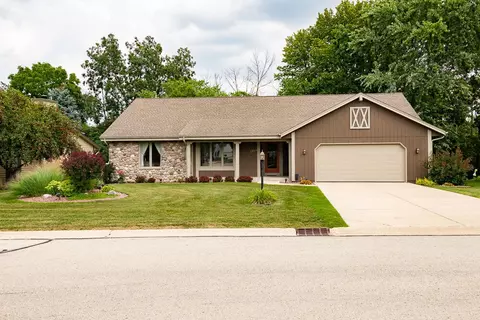 3944 S Stonewood, New Berlin, WI 53151