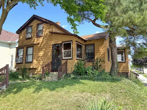 302 Hubbard, Racine, WI 53402