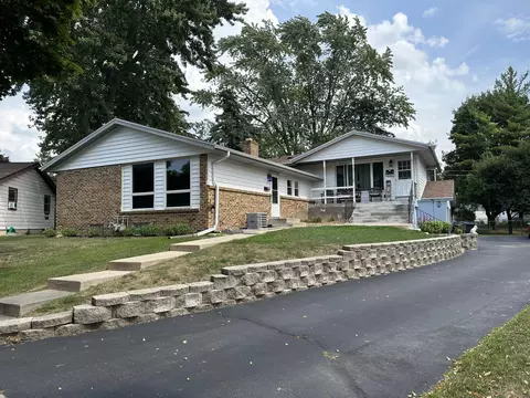 417 Gascoigne #419, Waukesha, WI 53188