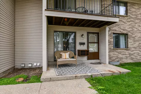 1463 S Carriage, New Berlin, WI 53151