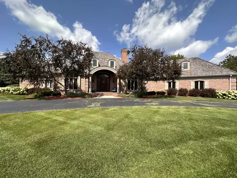 11417 N Canterbury, Mequon, WI 53092