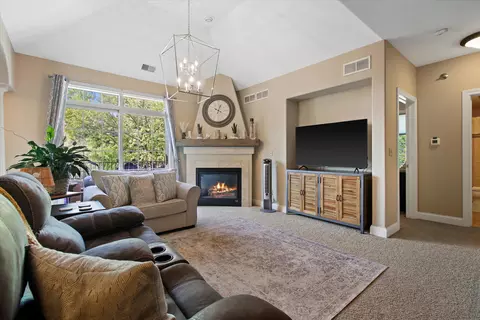 2912 N University #301, Waukesha, WI 53188