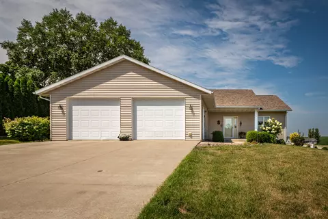99 Sunset, Caledonia, MN 55921