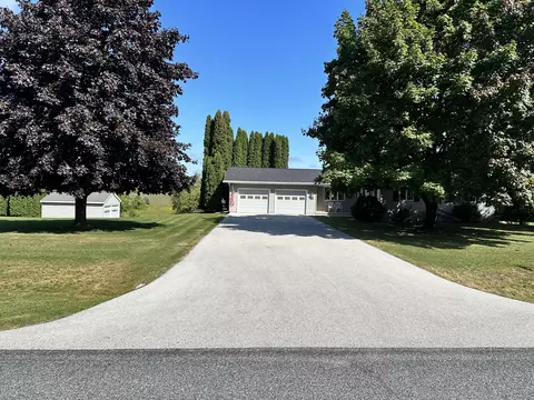 w6338 Aurora Road, Plymouth, WI 53073