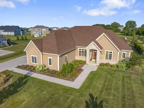 10901 N Highlander, Mequon, WI 53097