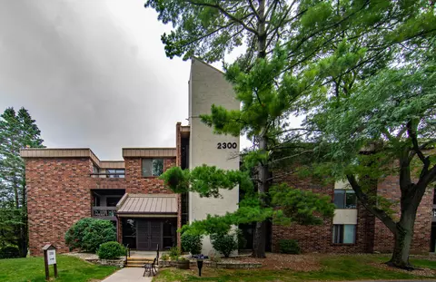 2300 W Good Hope #339, Glendale, WI 53209