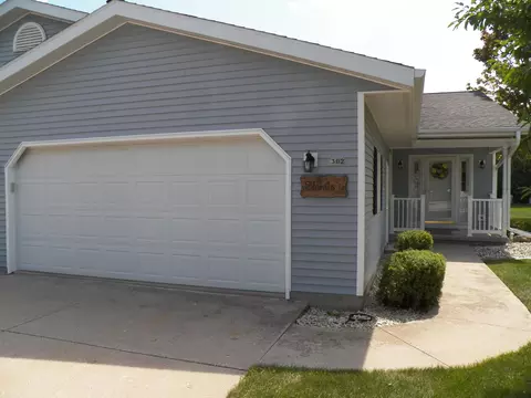 2000 Kellner #302, Manitowoc, WI 54220