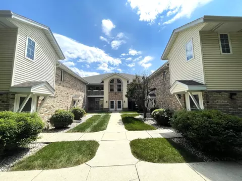 330 W Aspen #11, Oak Creek, WI 53154