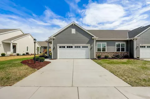 7846 W Park Cir, Franklin, WI 53132