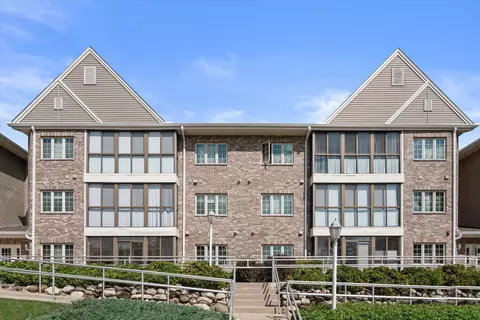 2114 Chateau, Grafton, WI 53024
