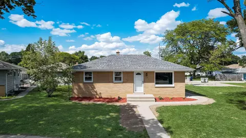 7728 W Casper, Milwaukee, WI 53223