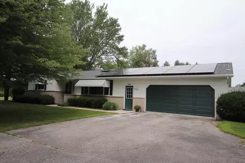 15916 Lenz, Meeme, WI 53042
