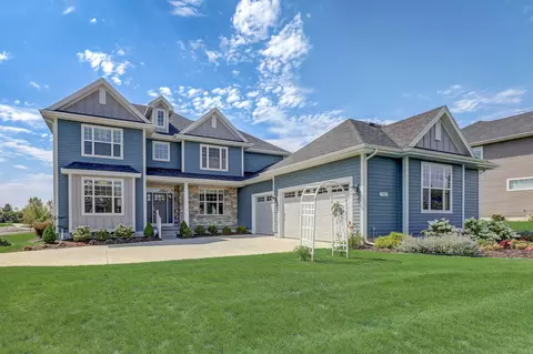7985 W Mourning Dove, Mequon, WI 53097