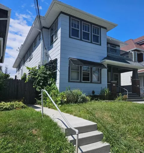 1933 N Cambridge #1935, Milwaukee, WI 53202