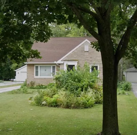 5253 N Milwaukee Riv, Milwaukee, WI 53209