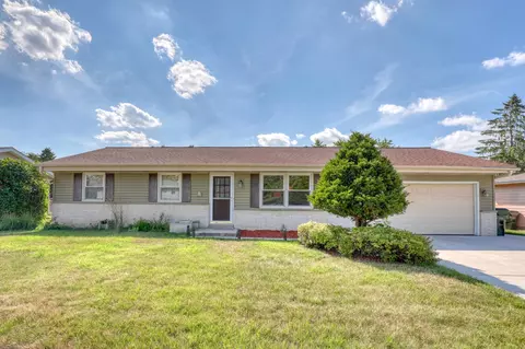 1912 Green Tree, West Bend, WI 53090