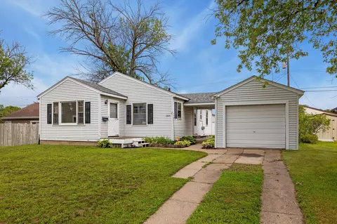 2215 Green Bay, La Crosse, WI 54601