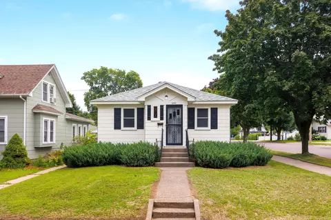 1251 E La, Crosse, WI 54601