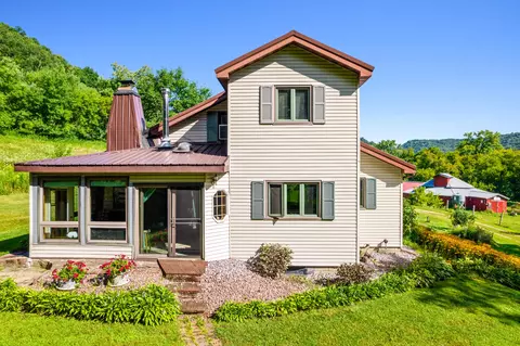 33189 Lanes Vly, New Hartford, MN 55947