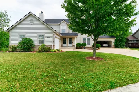 1300 E Buckwood #1302, Oak Creek, WI 53154